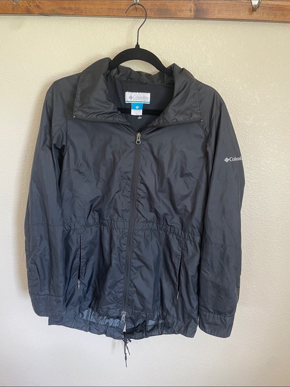 Columbia Women’s Black Packable Rain Jacket S Windbreaker Outerwear Hooded
